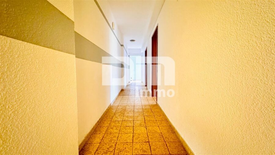 Ein- bis Zweifamilienhaus mit Einliegerwohnung, Garage + Carport in idyllischer Ortsrandlage - WE3 Souterrain Flur / Diele